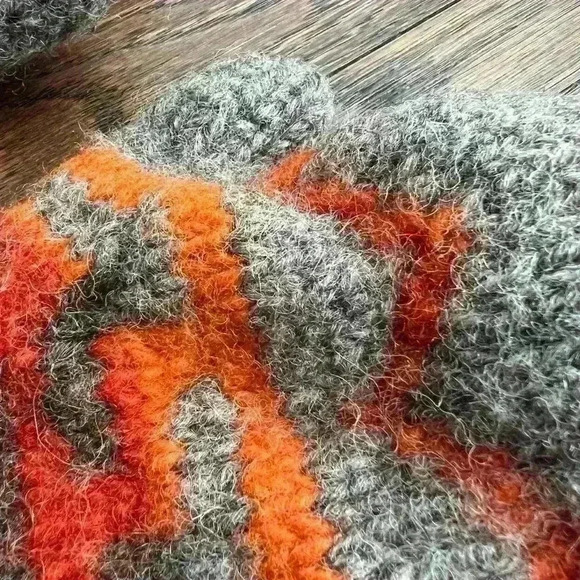 Balta Funwear 100% Wool Aztec Grey and Orange Mittens  Winter Accessory - Picture 7 of 10